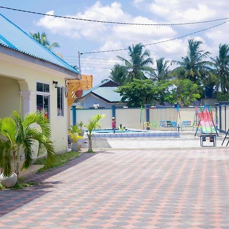 Chibuba Airport Accommodation ダル・エス・サラーム エクステリア 写真
