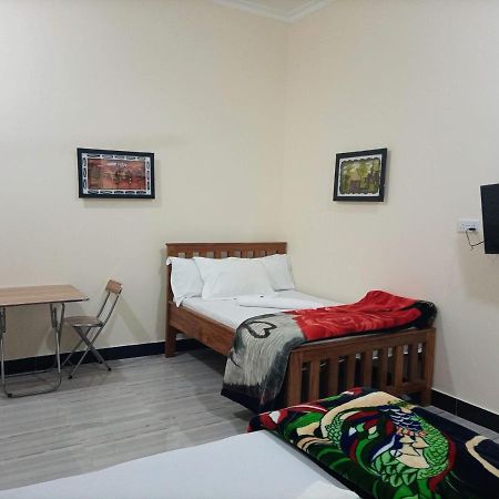 Chibuba Airport Accommodation ダル・エス・サラーム エクステリア 写真