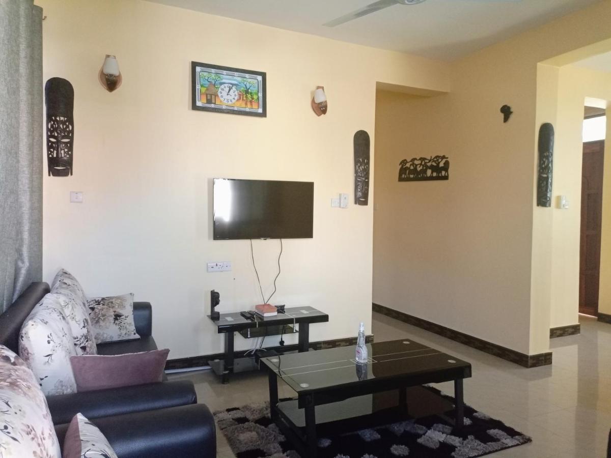 Chibuba Airport Accommodation ダル・エス・サラーム エクステリア 写真