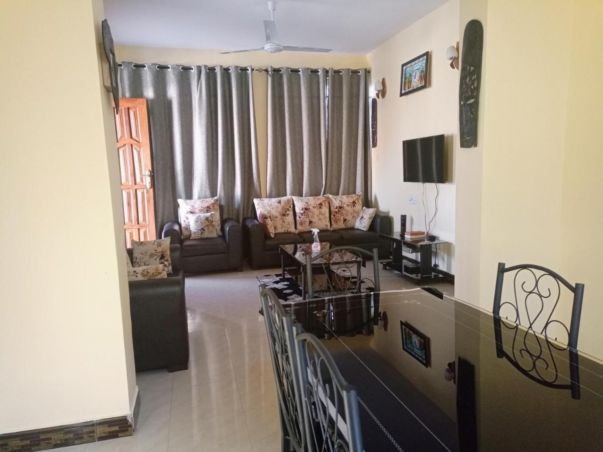 Chibuba Airport Accommodation ダル・エス・サラーム エクステリア 写真