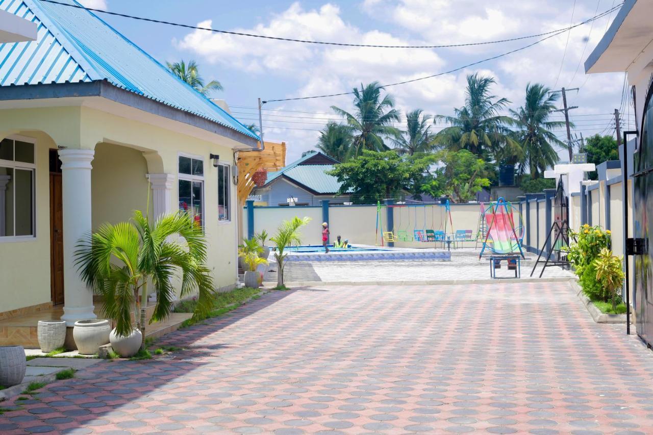 Chibuba Airport Accommodation ダル・エス・サラーム エクステリア 写真