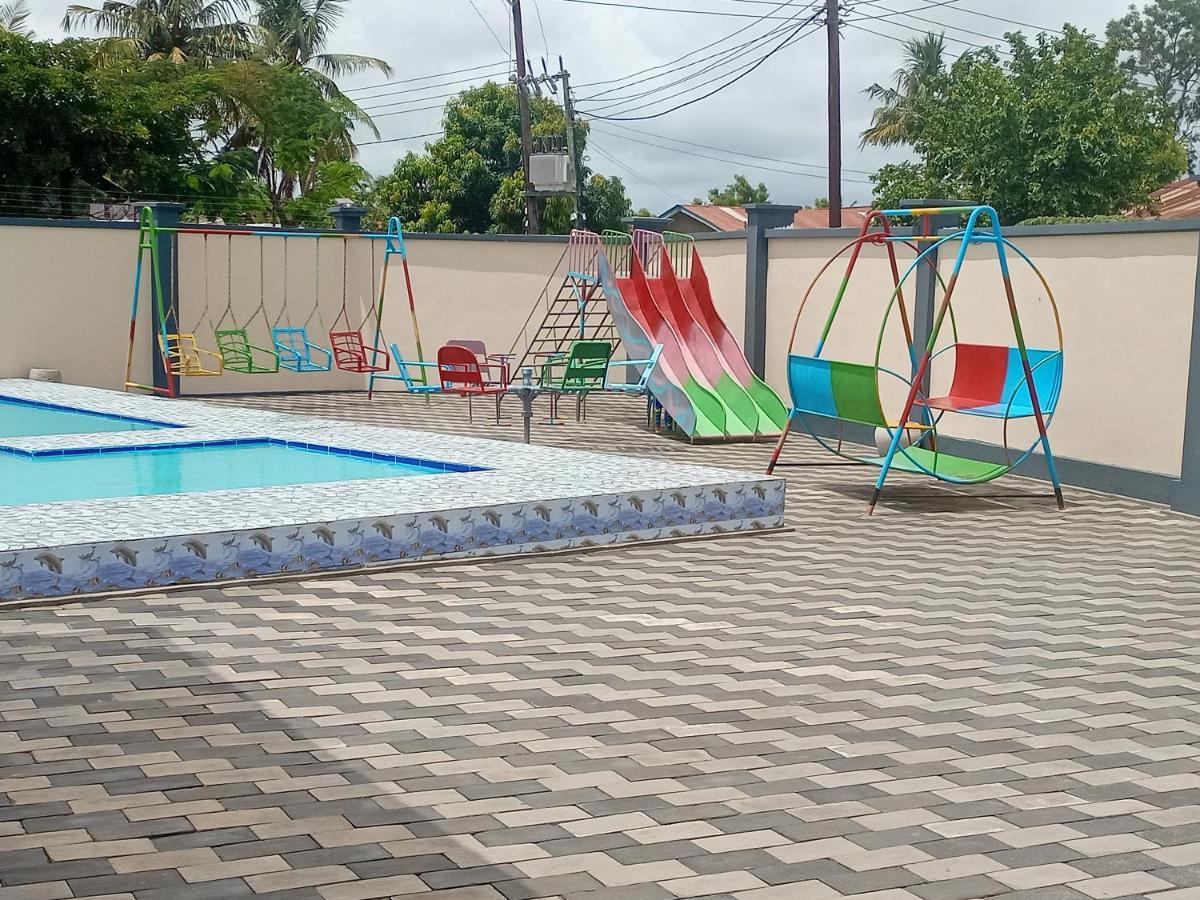 Chibuba Airport Accommodation ダル・エス・サラーム エクステリア 写真