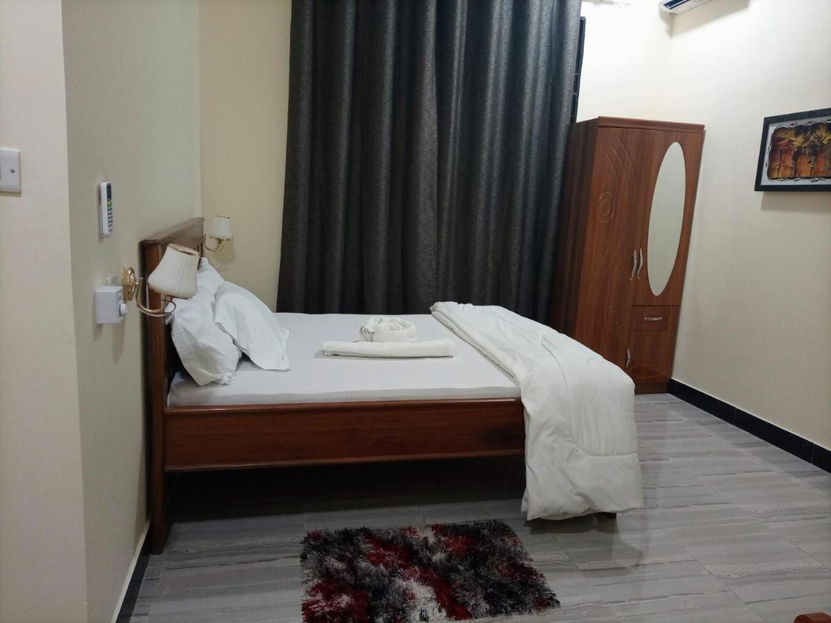 Chibuba Airport Accommodation ダル・エス・サラーム エクステリア 写真