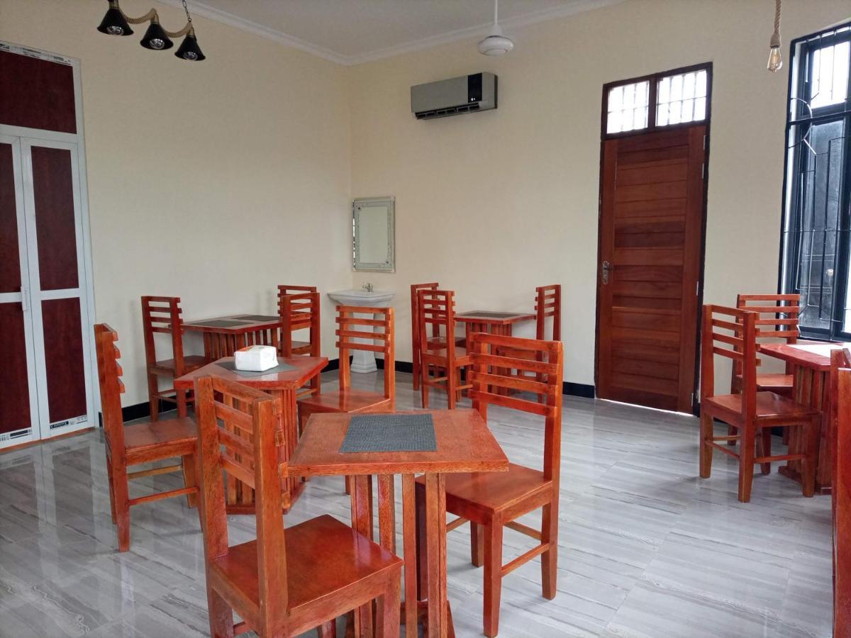 Chibuba Airport Accommodation ダル・エス・サラーム エクステリア 写真