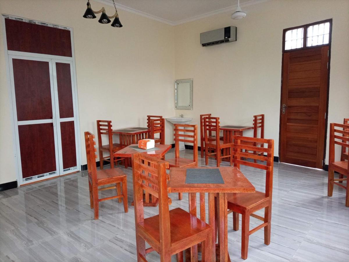 Chibuba Airport Accommodation ダル・エス・サラーム エクステリア 写真