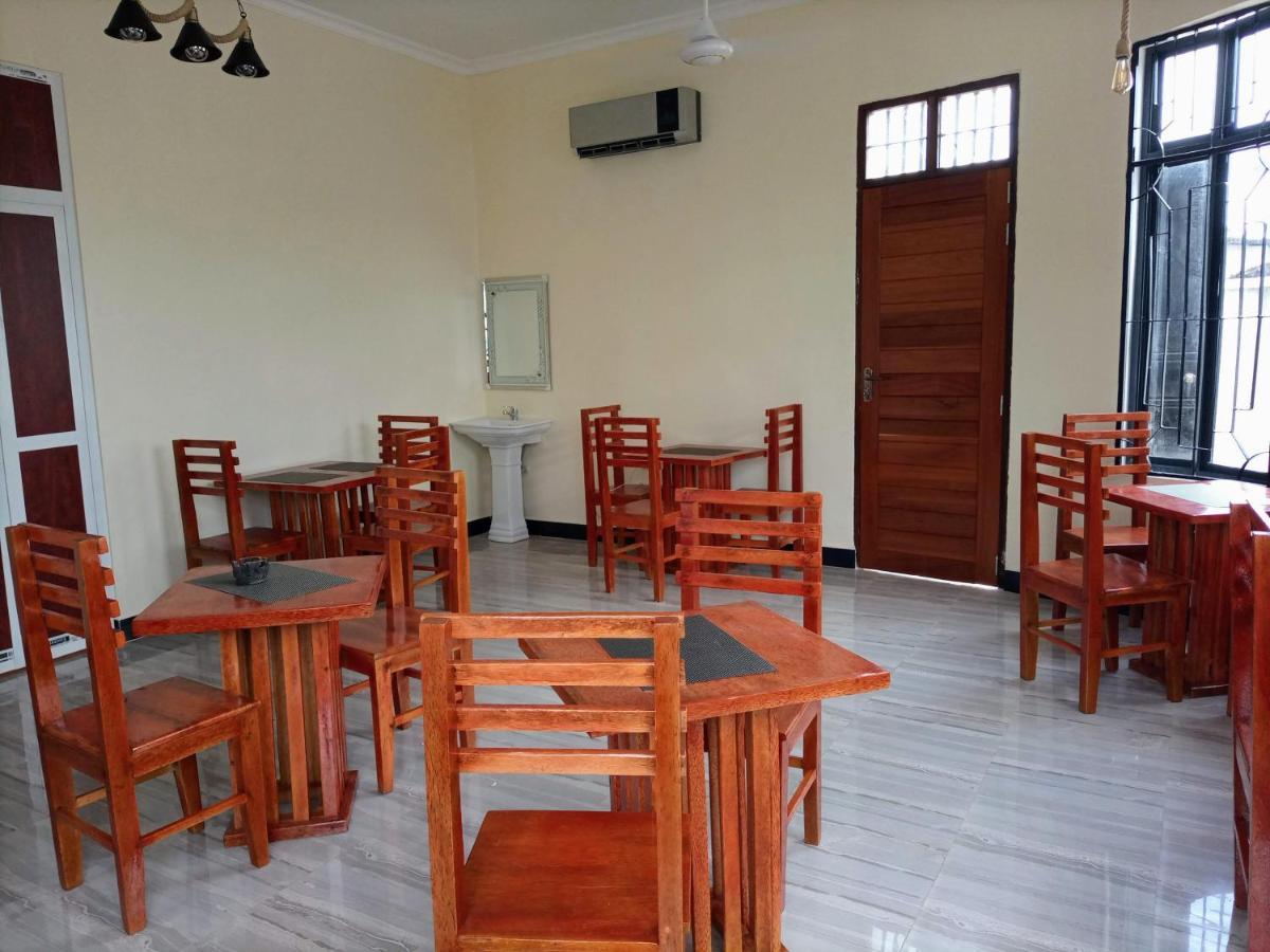 Chibuba Airport Accommodation ダル・エス・サラーム エクステリア 写真