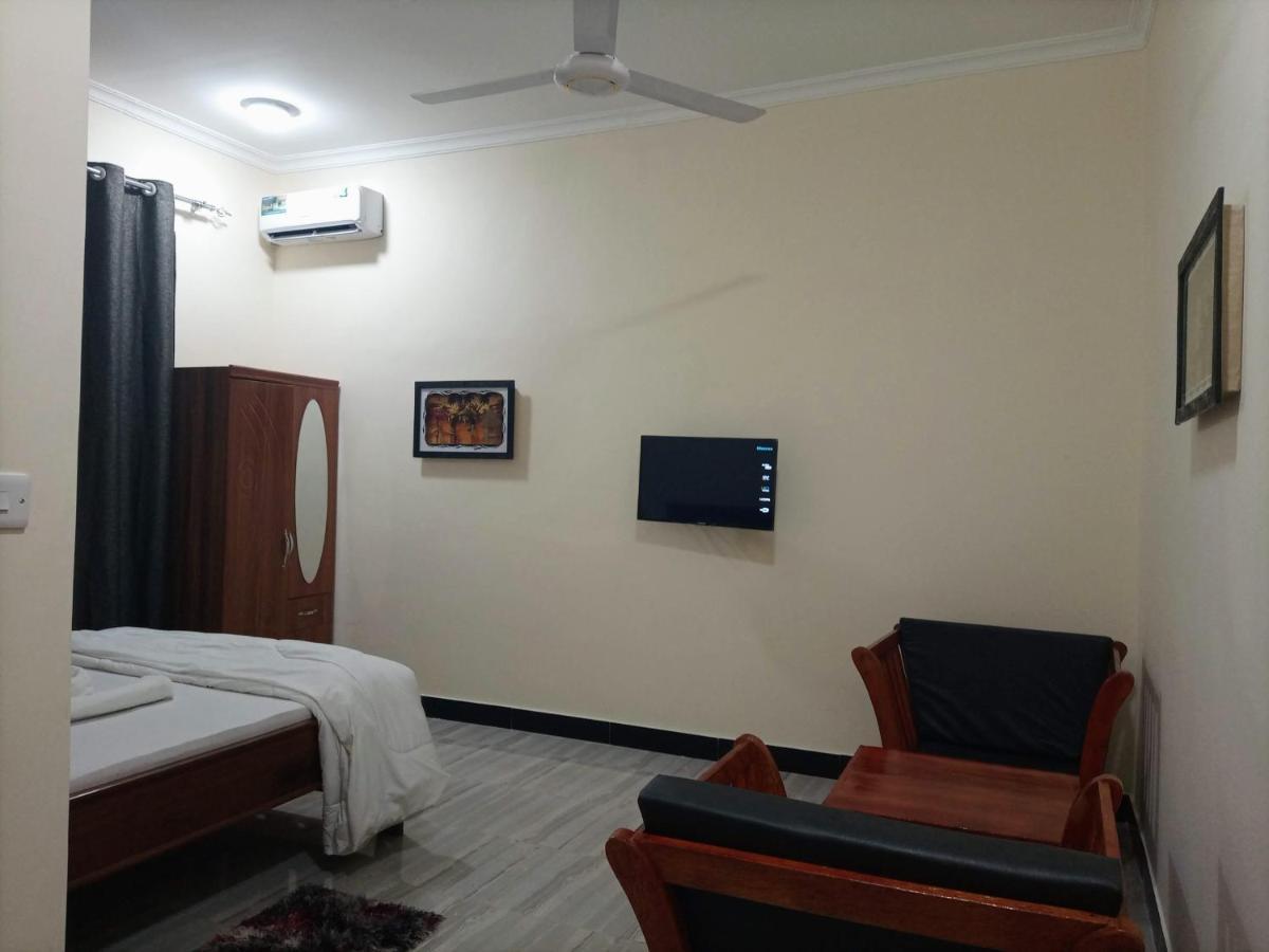 Chibuba Airport Accommodation ダル・エス・サラーム エクステリア 写真