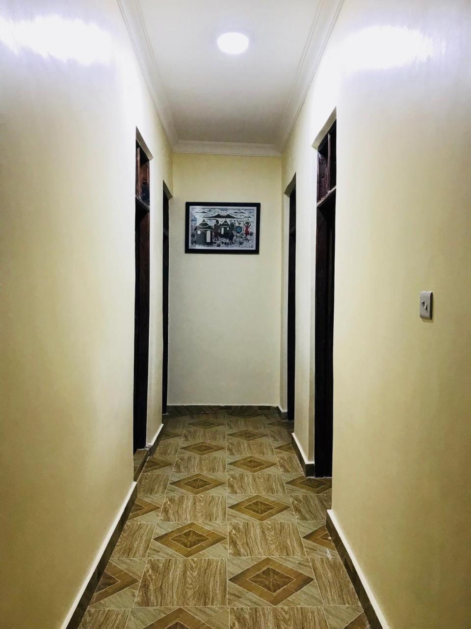 Chibuba Airport Accommodation ダル・エス・サラーム エクステリア 写真
