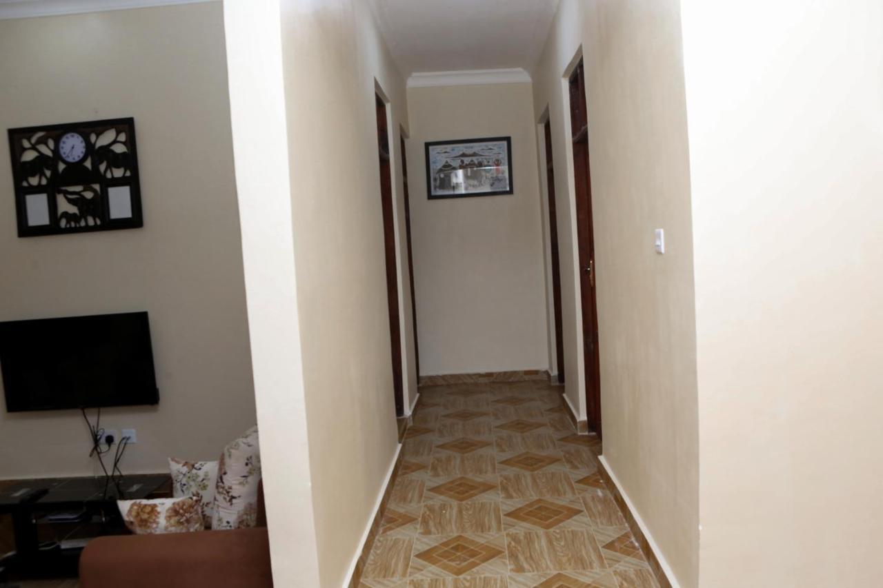 Chibuba Airport Accommodation ダル・エス・サラーム エクステリア 写真