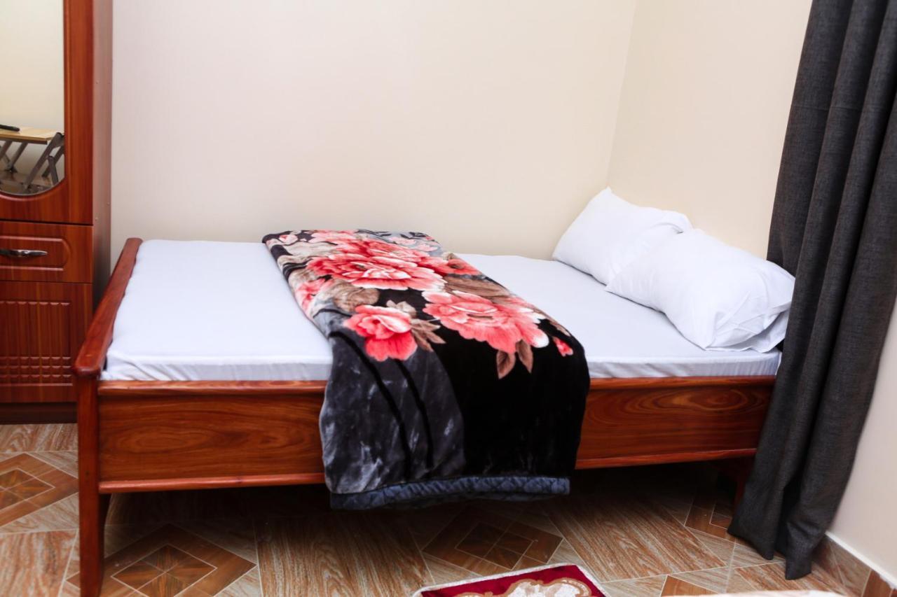 Chibuba Airport Accommodation ダル・エス・サラーム エクステリア 写真