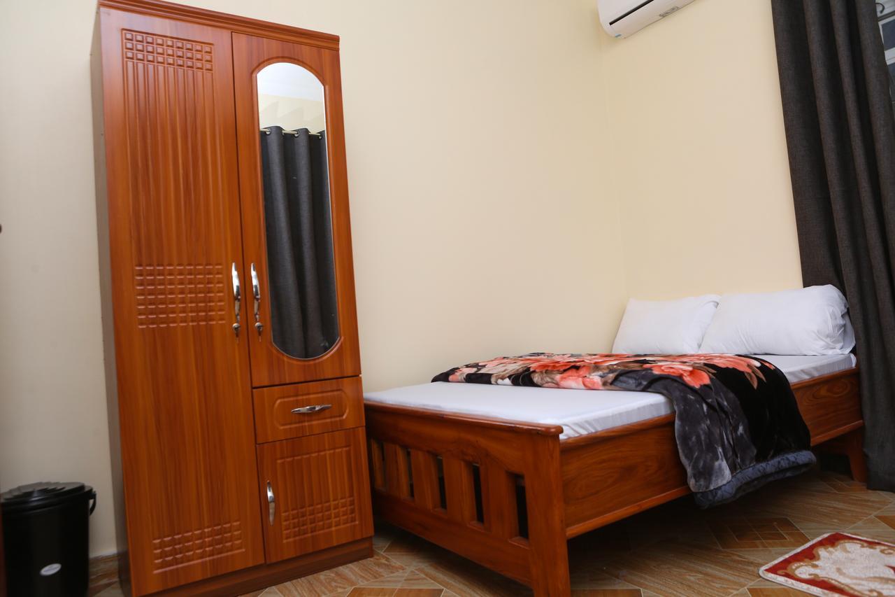 Chibuba Airport Accommodation ダル・エス・サラーム エクステリア 写真