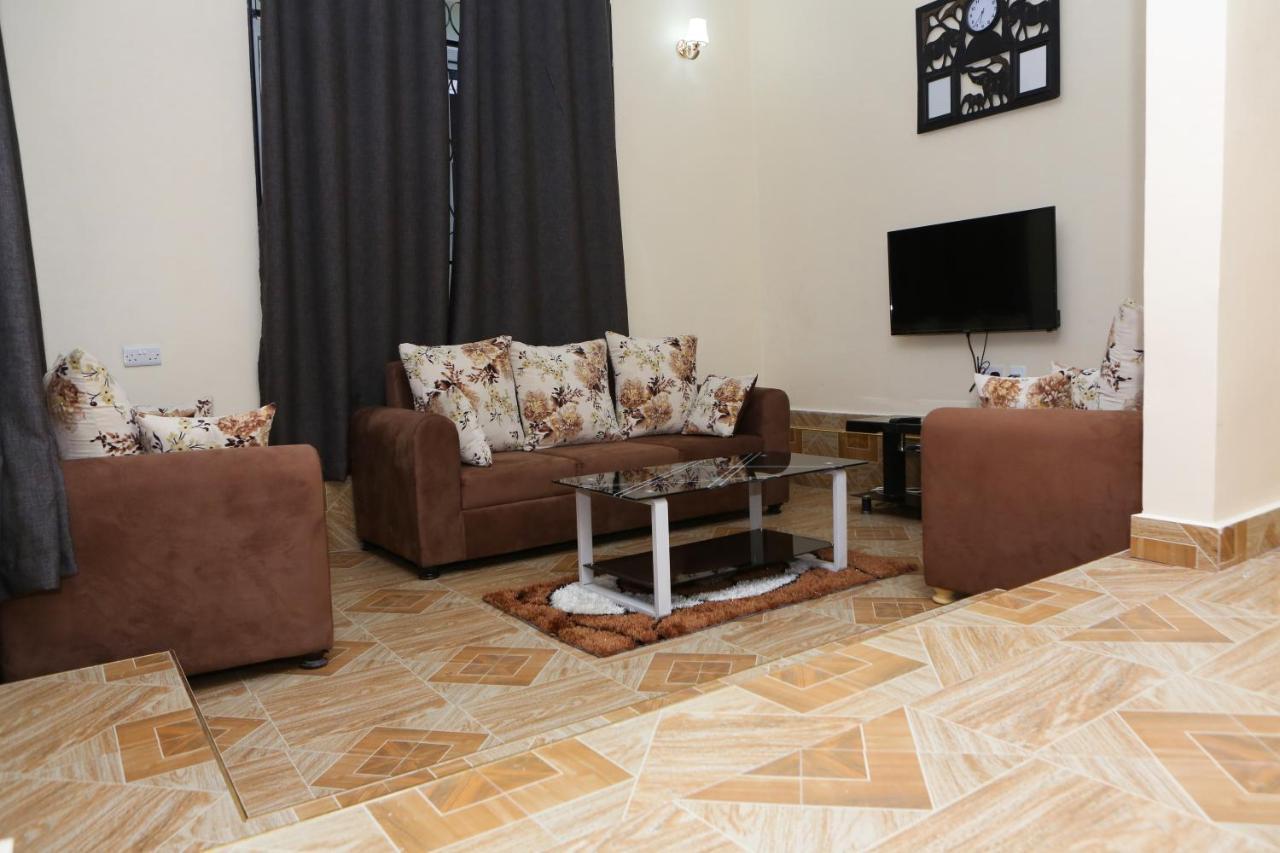 Chibuba Airport Accommodation ダル・エス・サラーム エクステリア 写真