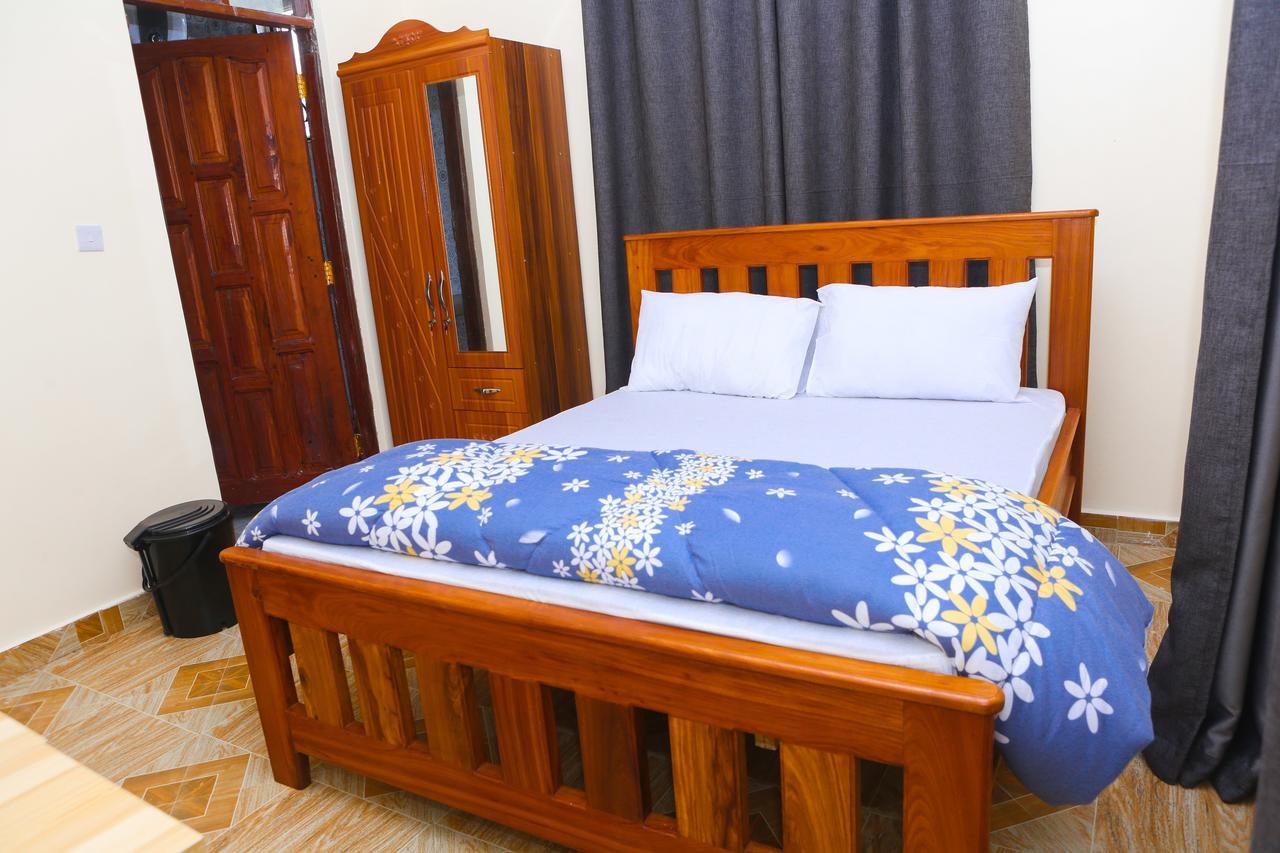Chibuba Airport Accommodation ダル・エス・サラーム エクステリア 写真