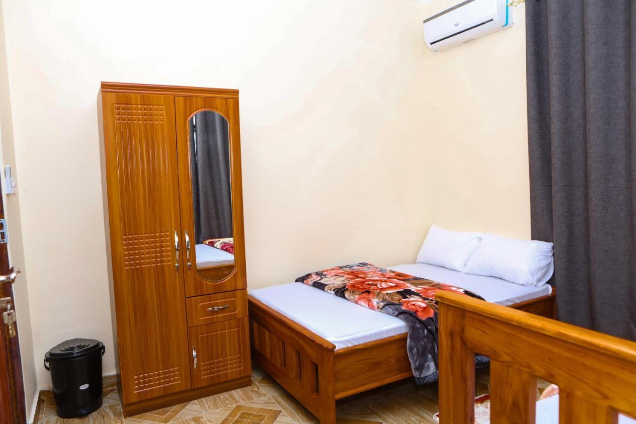 Chibuba Airport Accommodation ダル・エス・サラーム エクステリア 写真