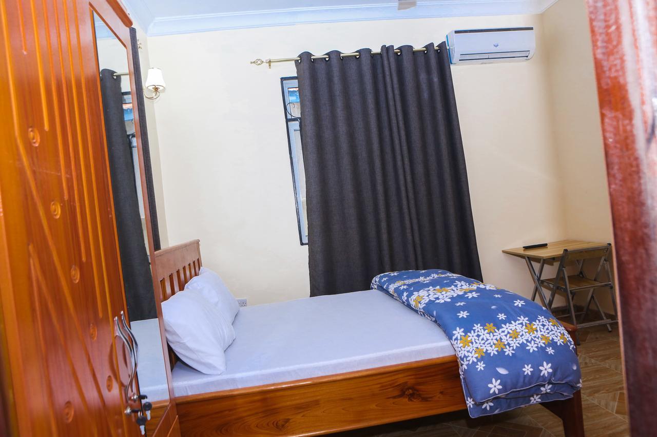 Chibuba Airport Accommodation ダル・エス・サラーム エクステリア 写真