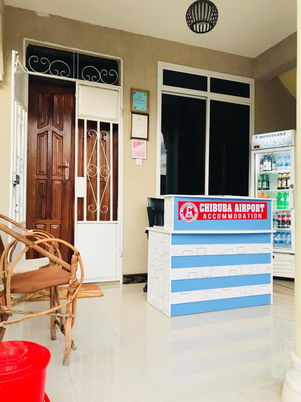 Chibuba Airport Accommodation ダル・エス・サラーム エクステリア 写真