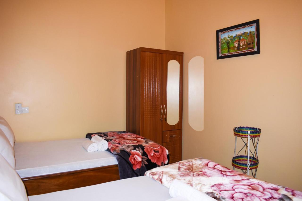 Chibuba Airport Accommodation ダル・エス・サラーム エクステリア 写真