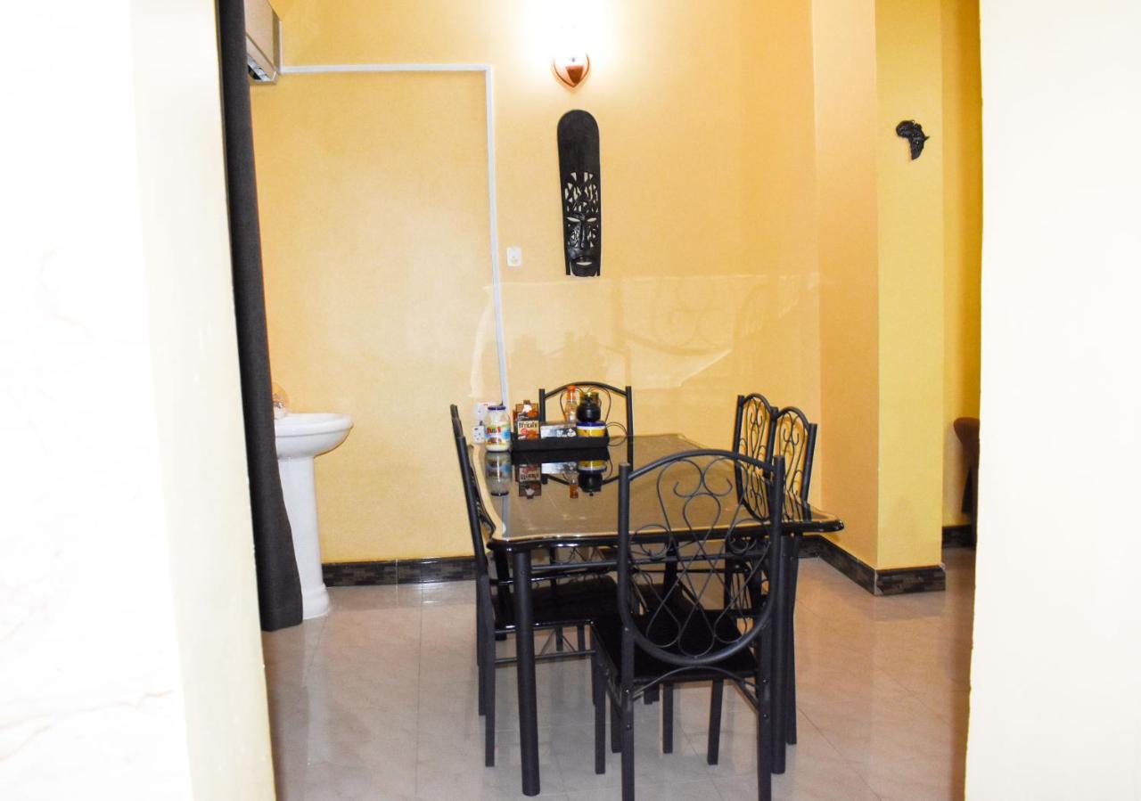 Chibuba Airport Accommodation ダル・エス・サラーム エクステリア 写真