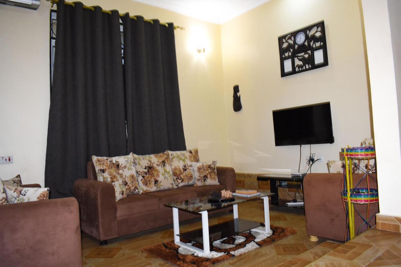 Chibuba Airport Accommodation ダル・エス・サラーム エクステリア 写真