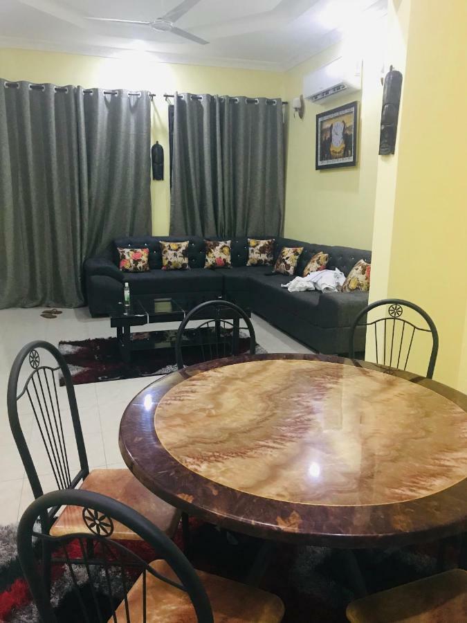 Chibuba Airport Accommodation ダル・エス・サラーム エクステリア 写真